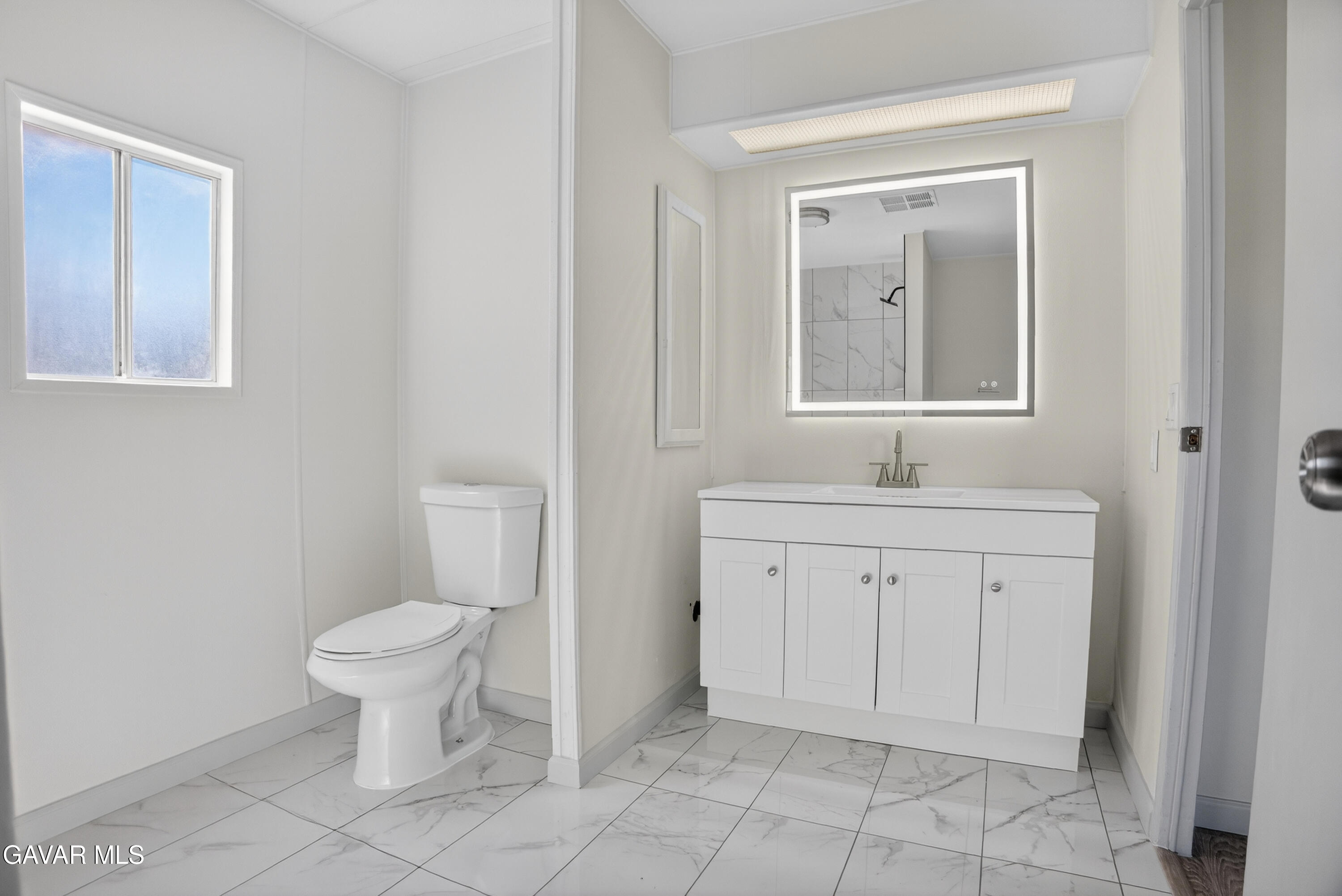 1301 E Avenue I, 348