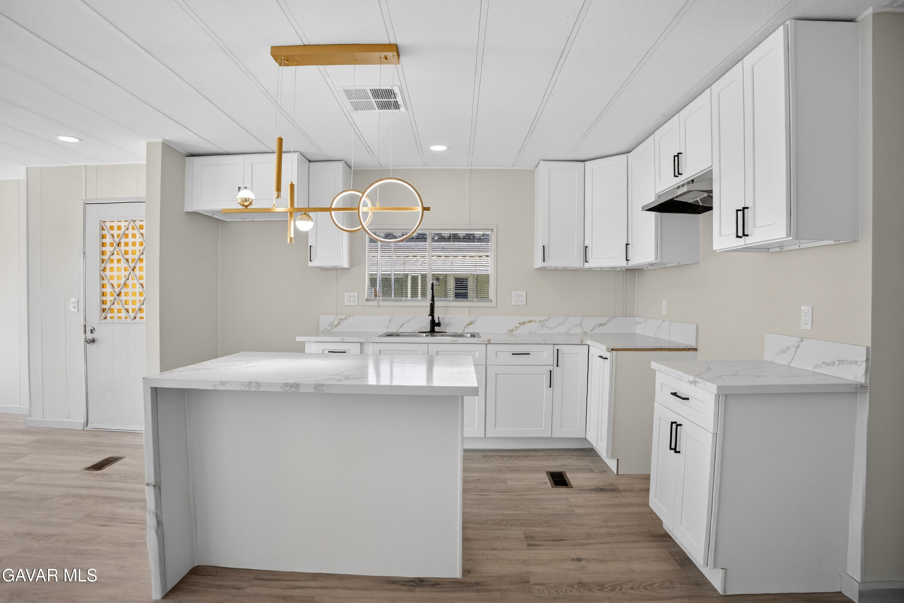 1301 E Avenue I, 348