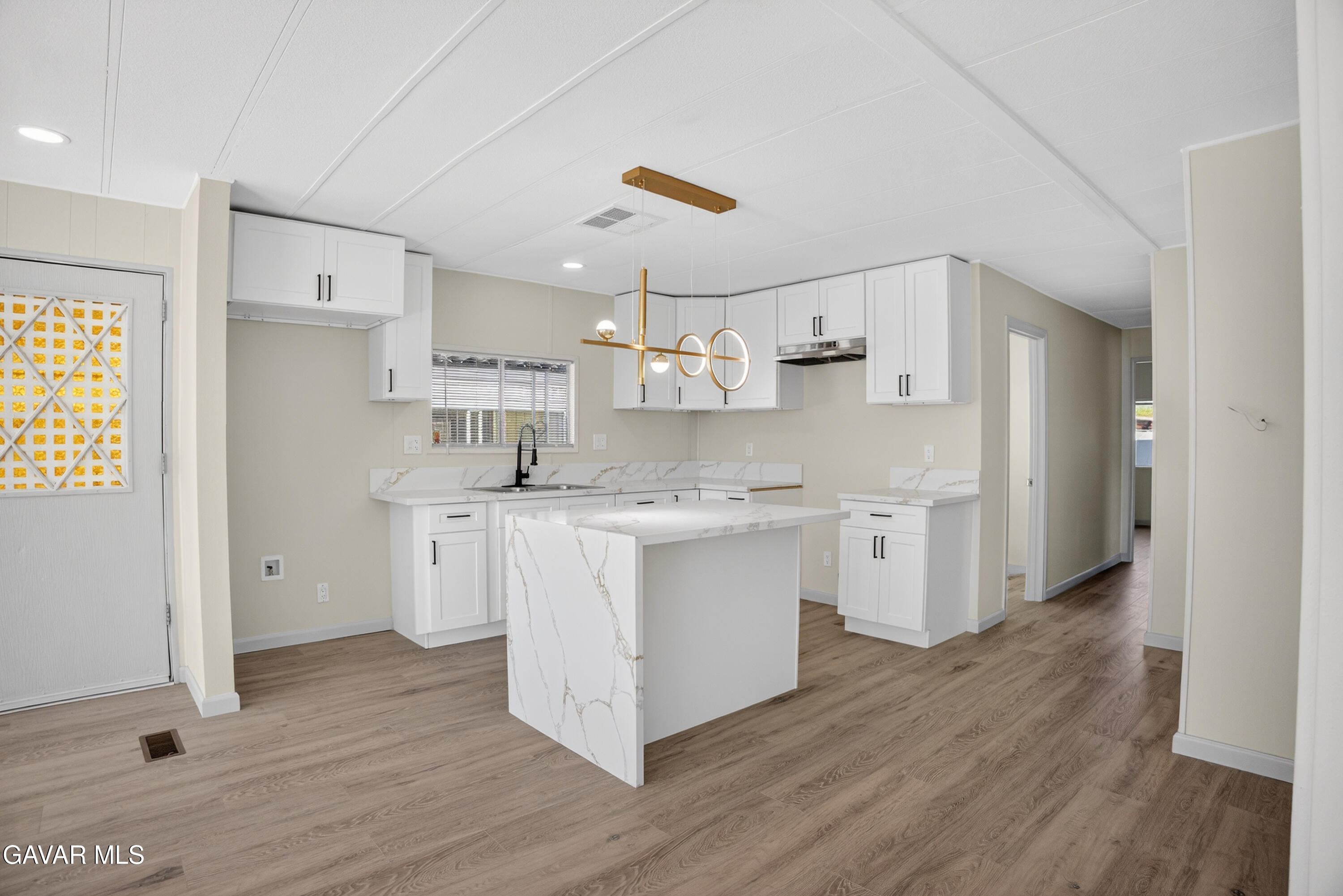 1301 E Avenue I, 348