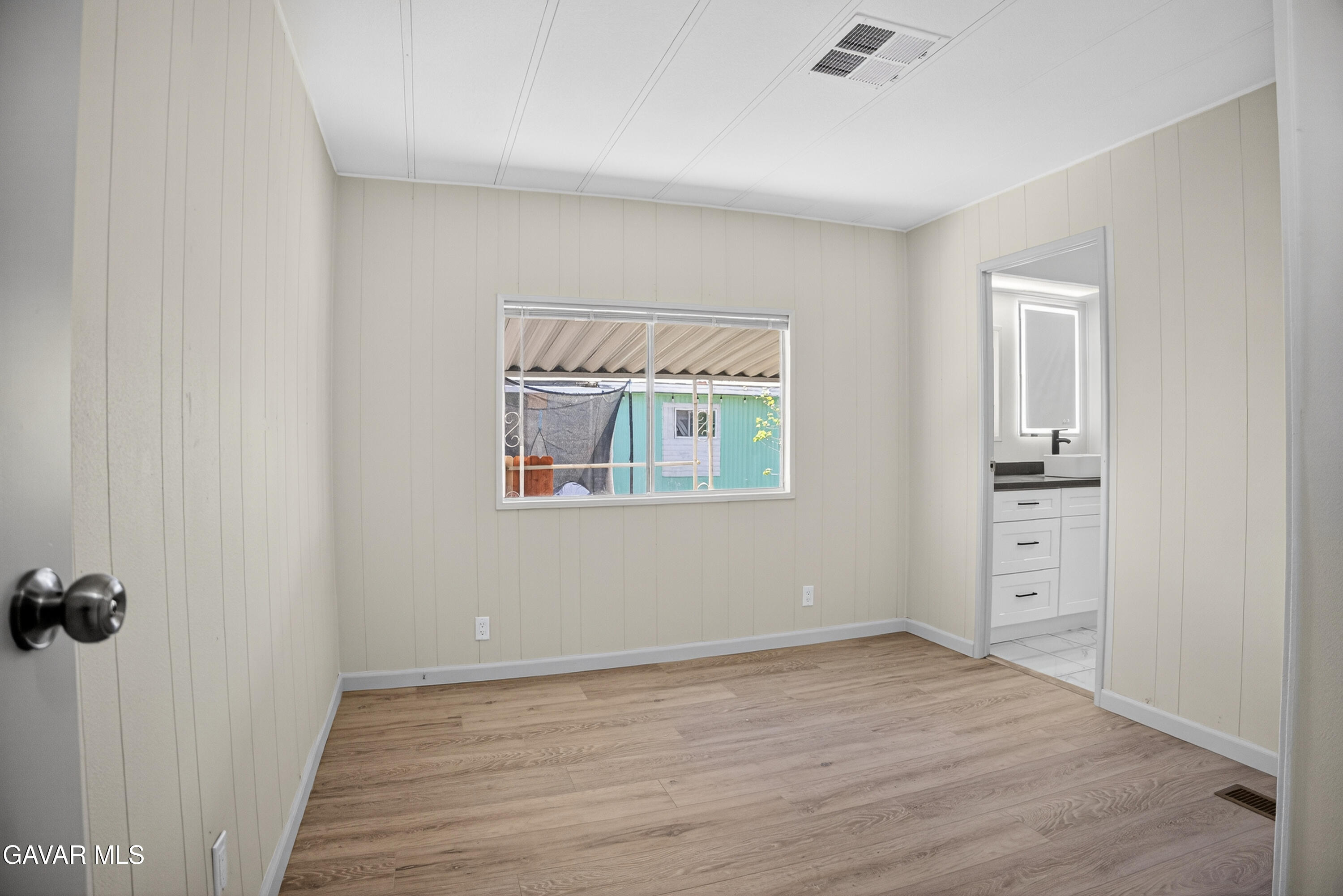 1301 E Avenue I, 348