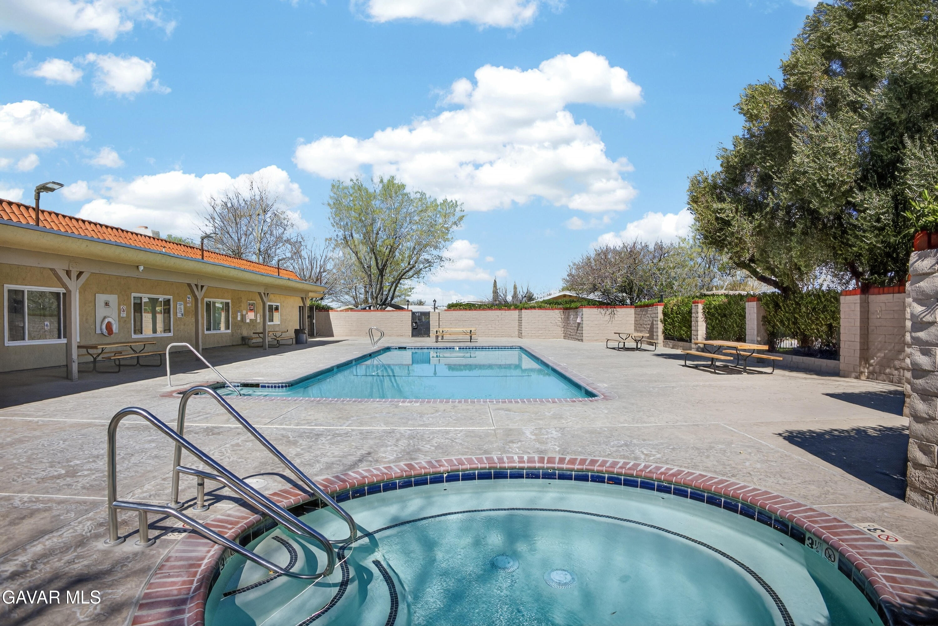 1301 E Avenue I, 348