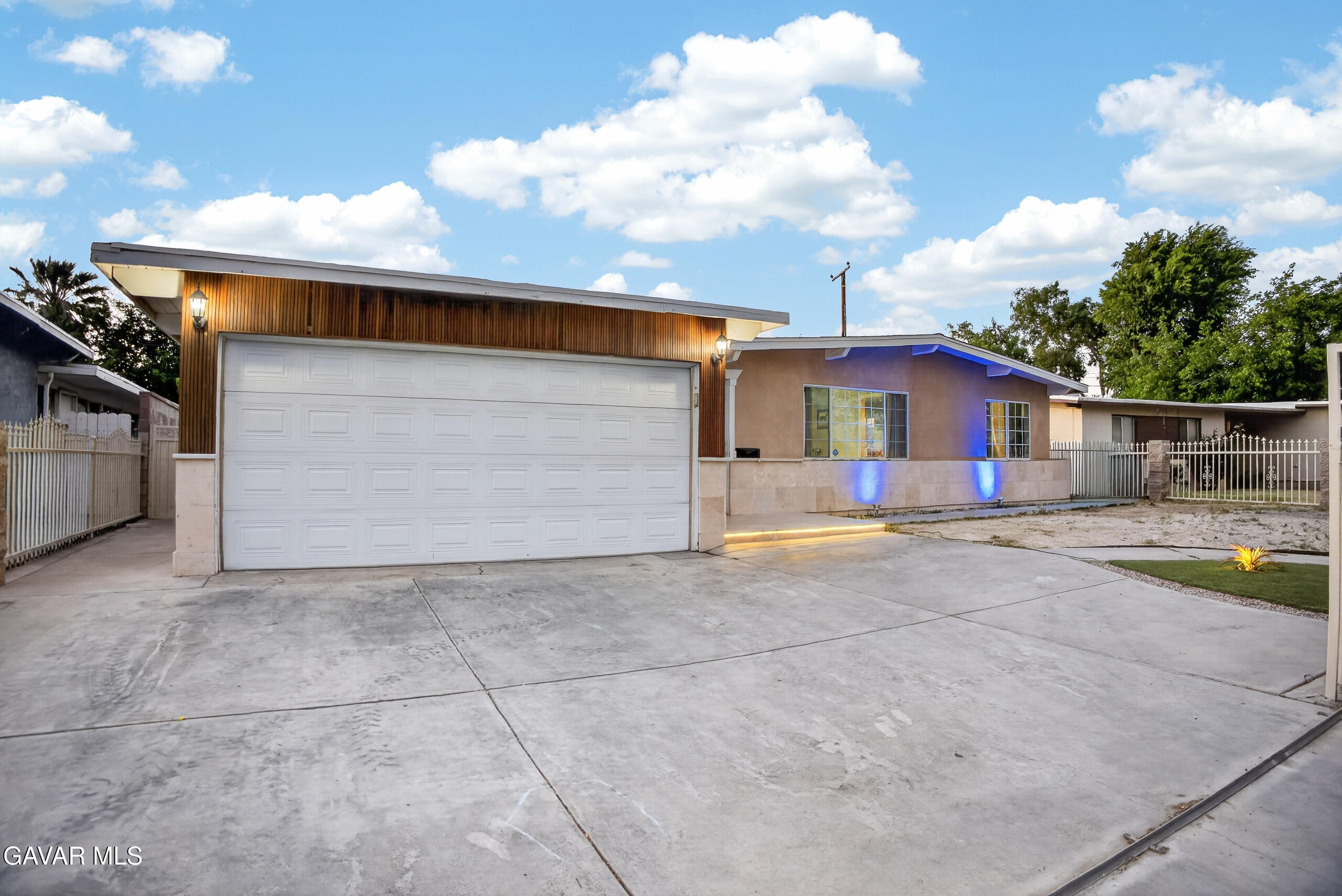 733 W Avenue H12