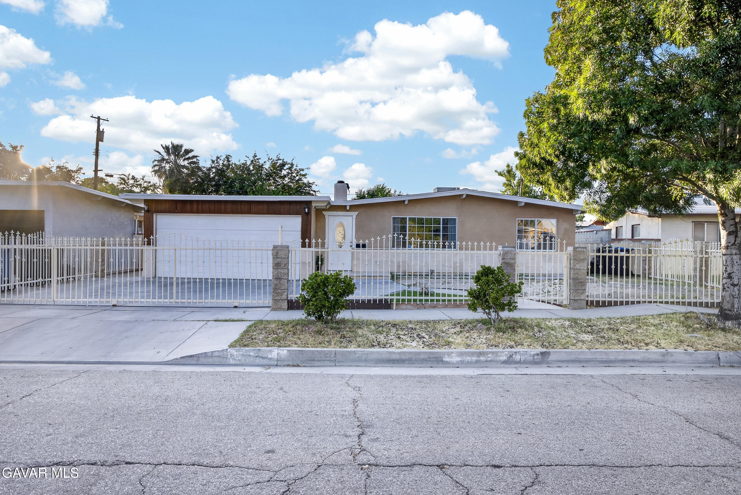 733 W Avenue H12