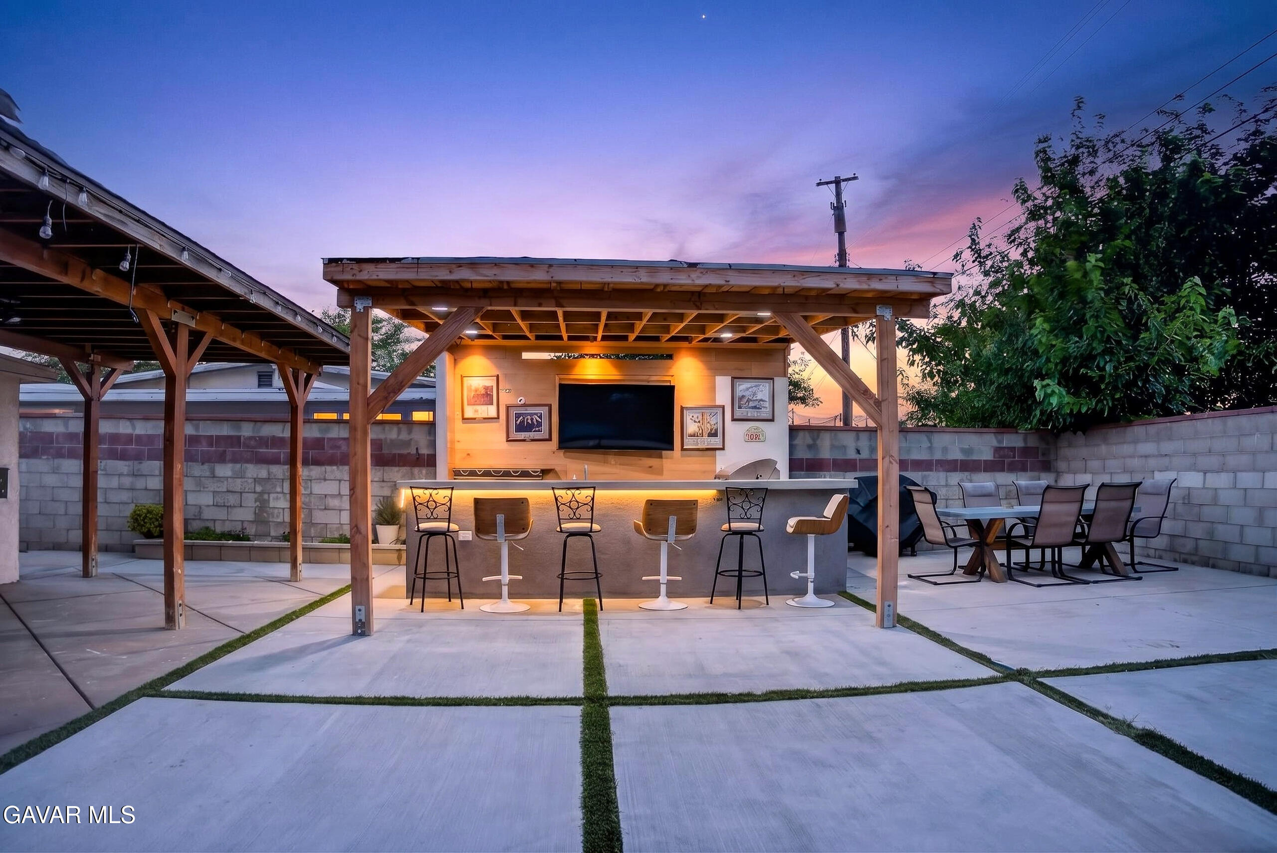 733 W Avenue H12