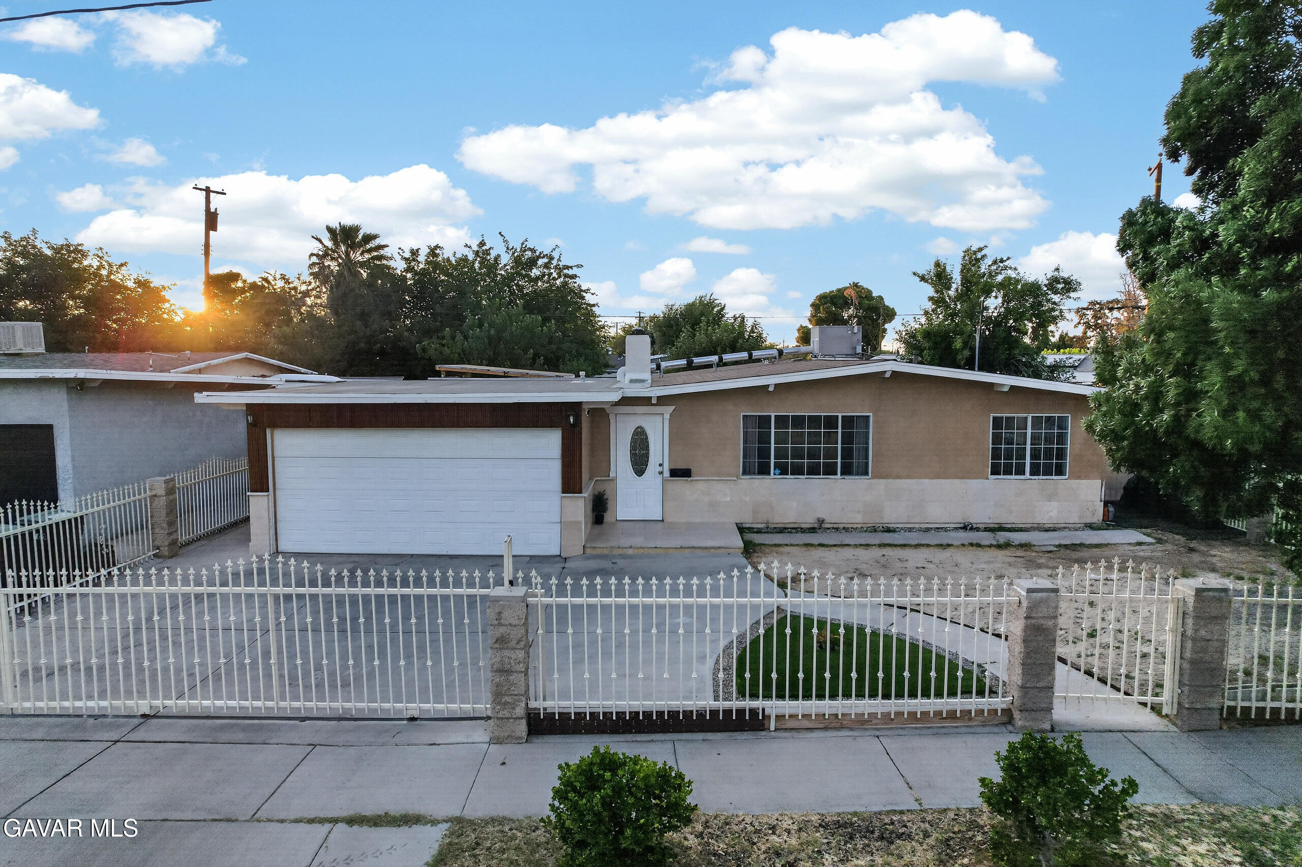 733 W Avenue H12