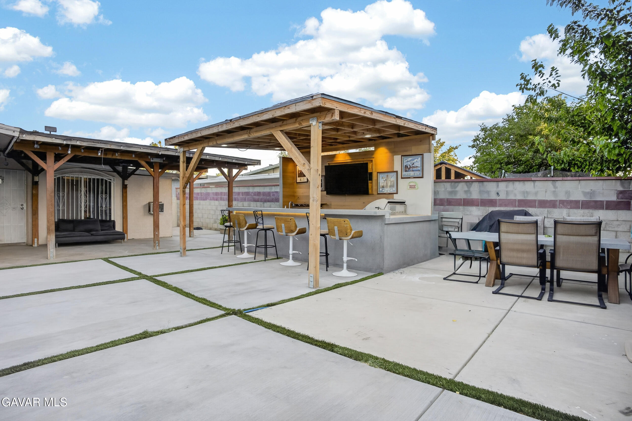 733 W Avenue H12