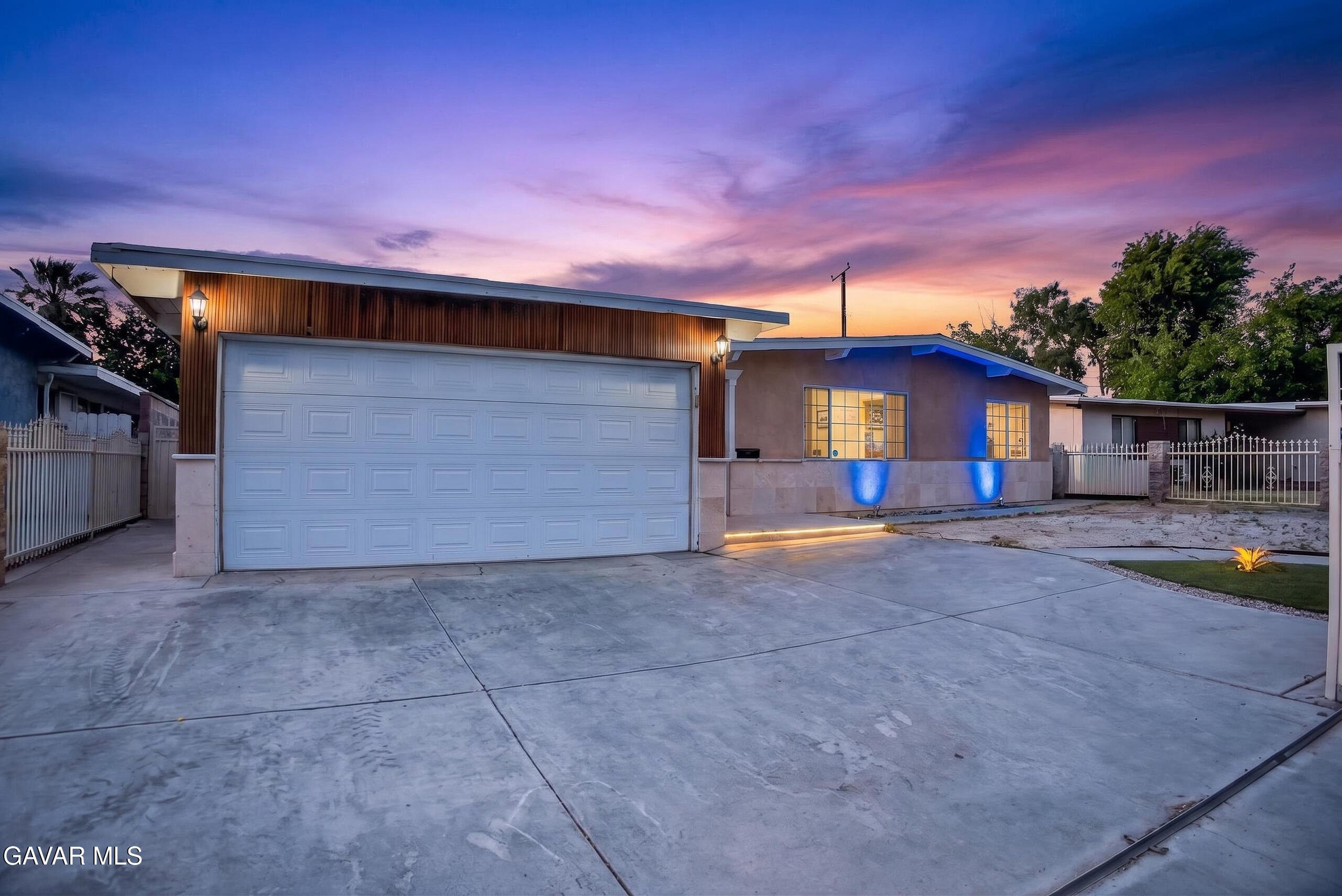 733 W Avenue H12