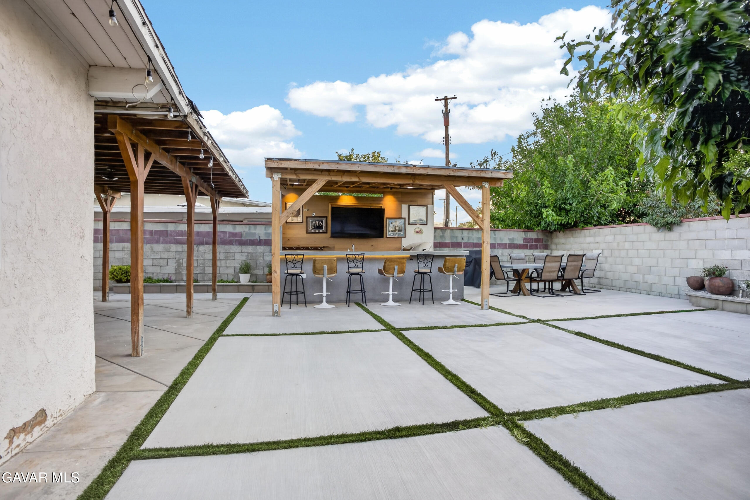 733 W Avenue H12