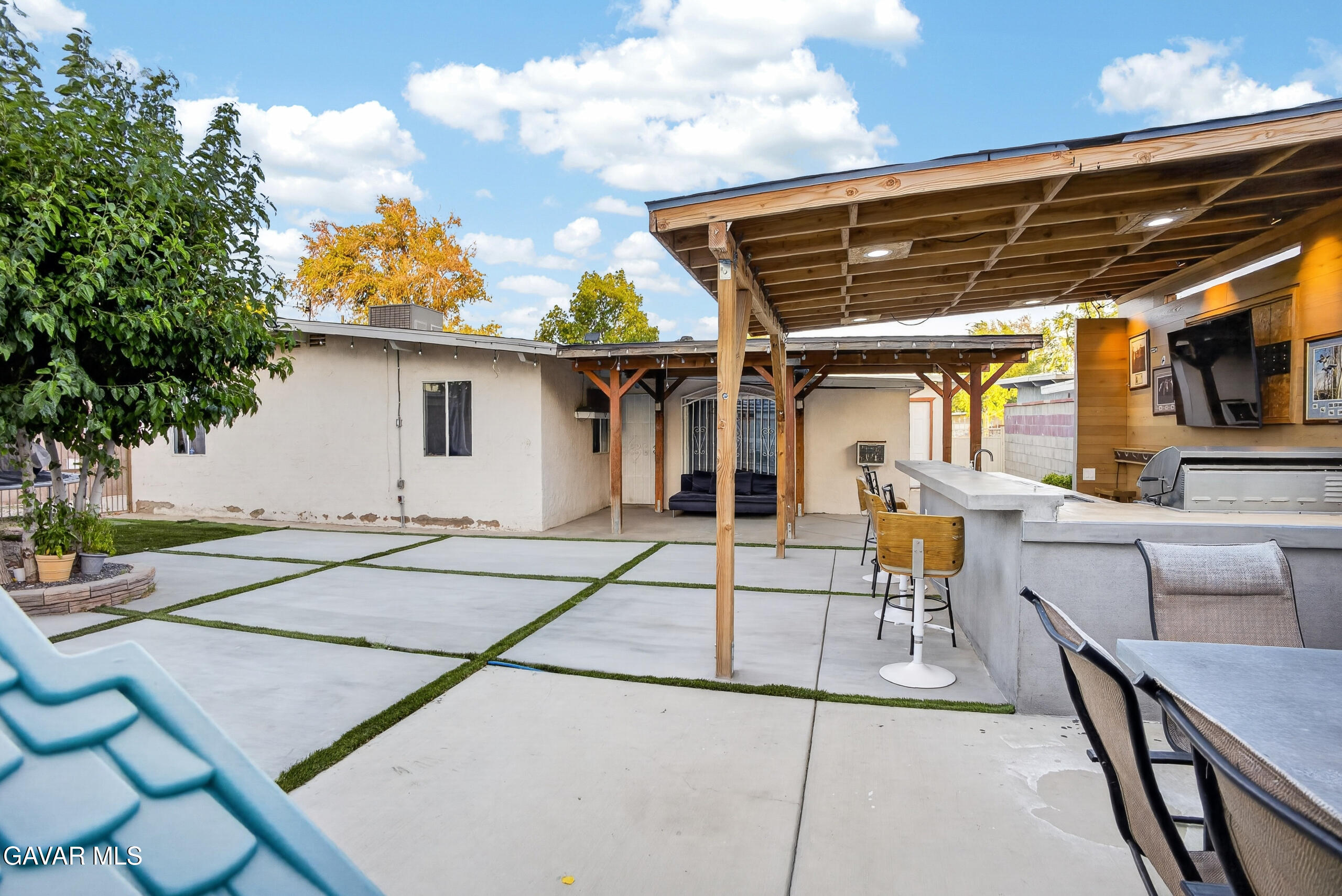 733 W Avenue H12