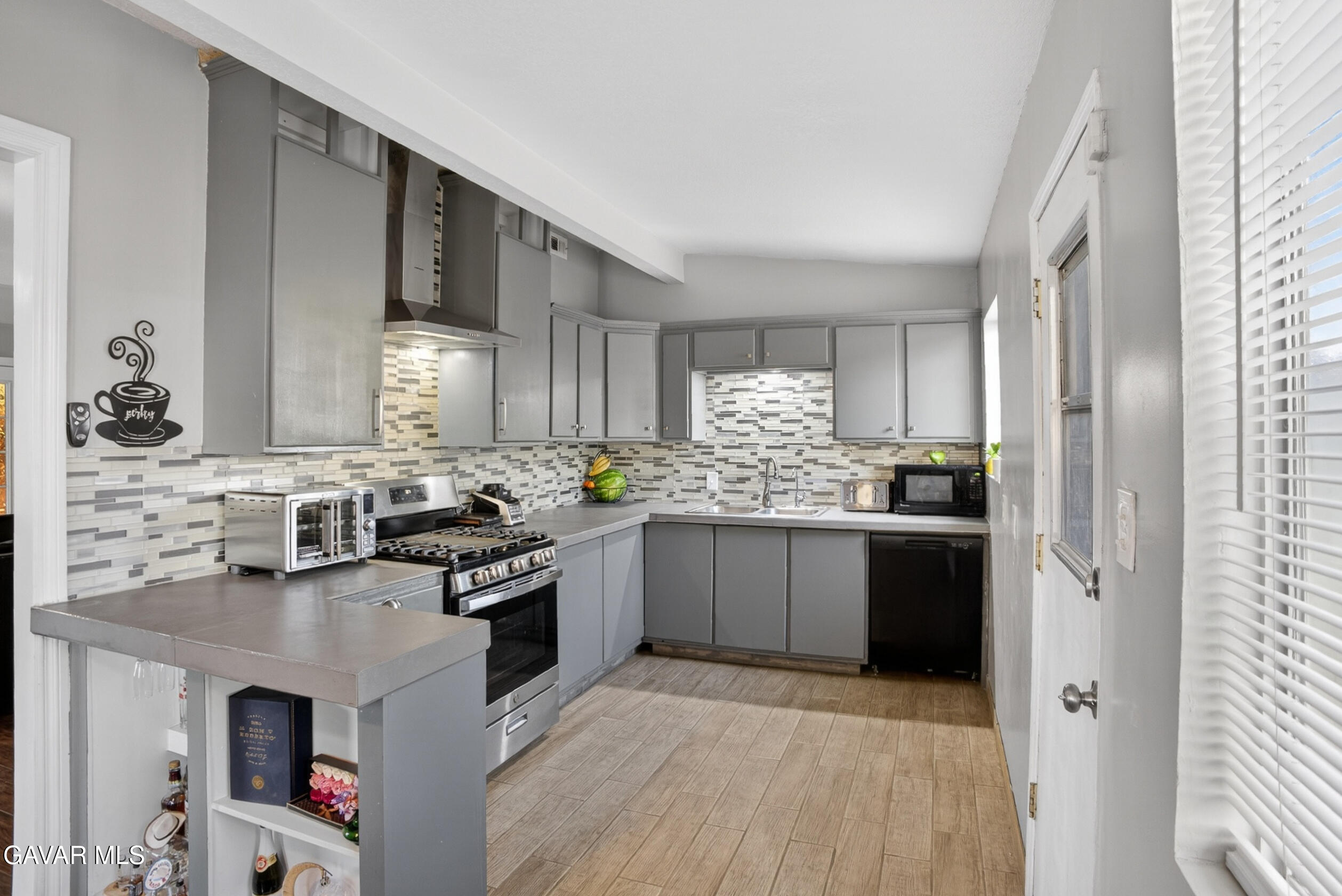 733 W Avenue H12