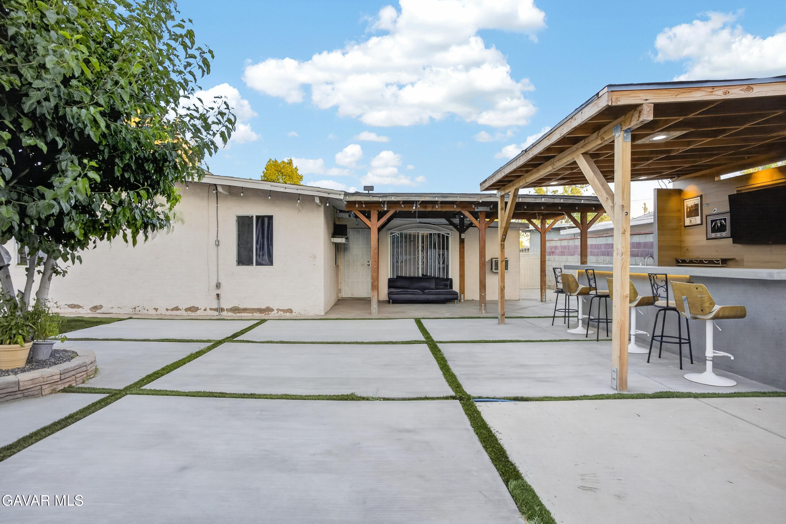 733 W Avenue H12