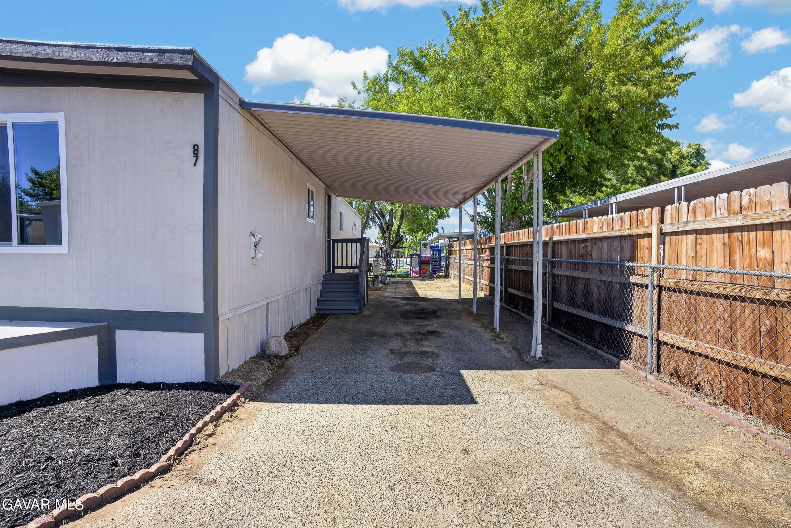 1301 E Ave I, 87