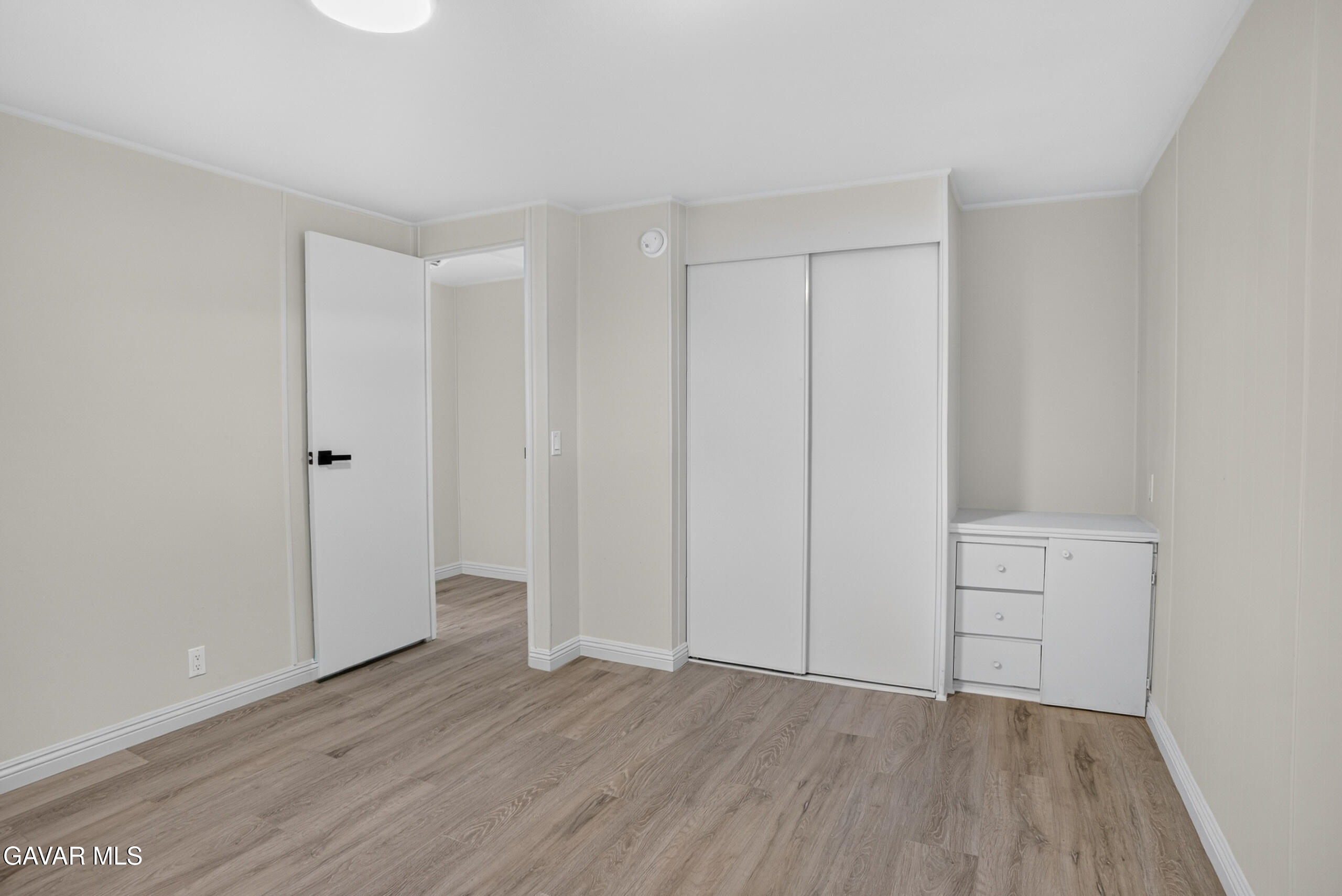 1301 E Ave I, 87