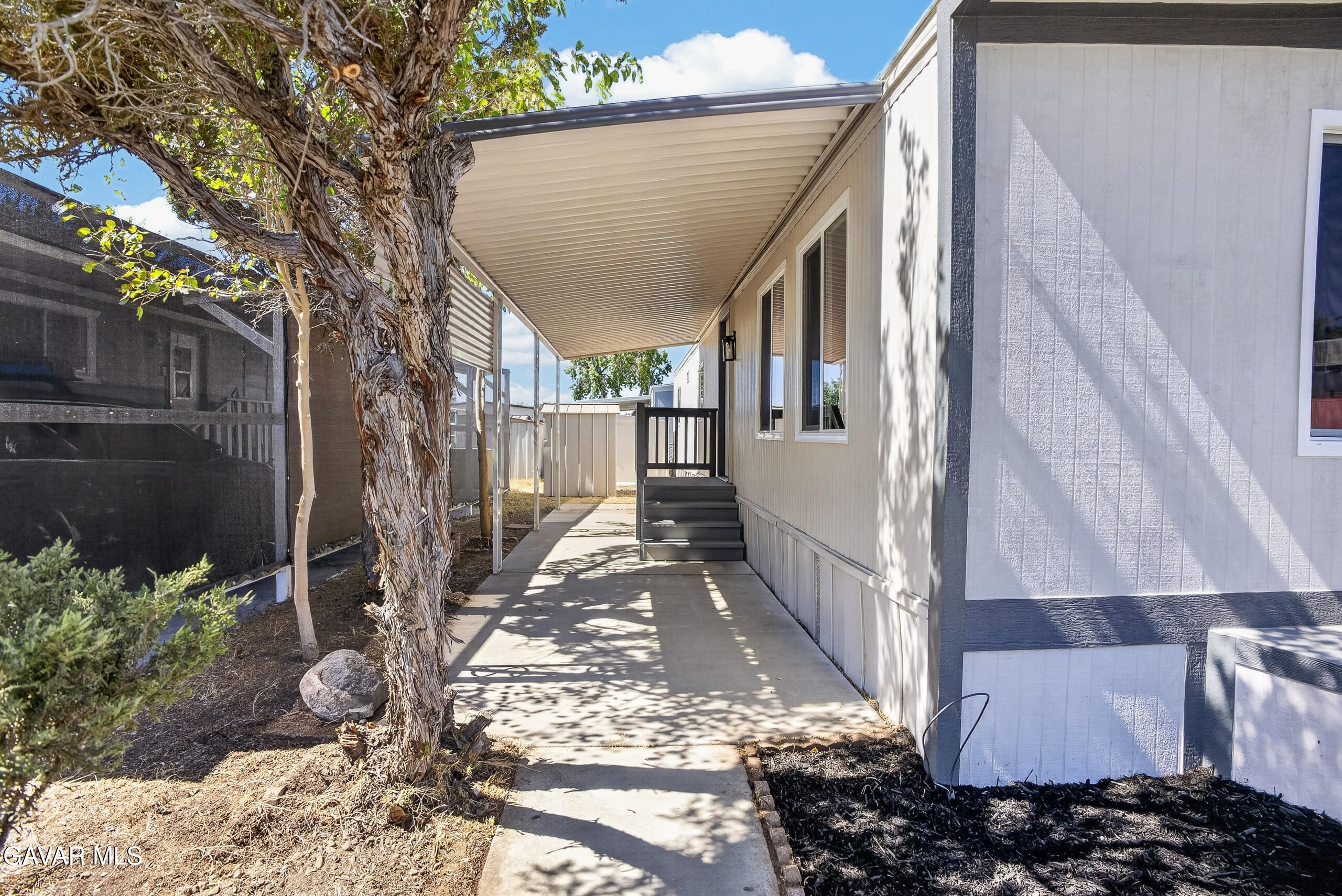 1301 E Ave I, 87