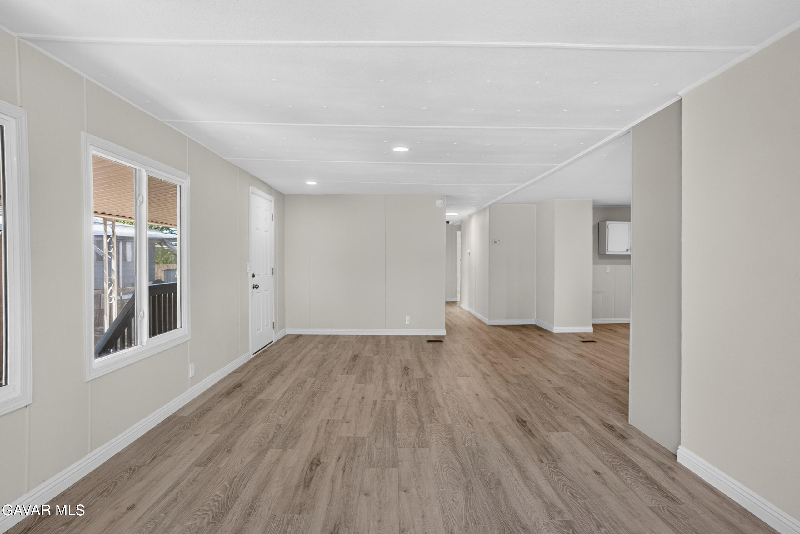 1301 E Ave I, 87
