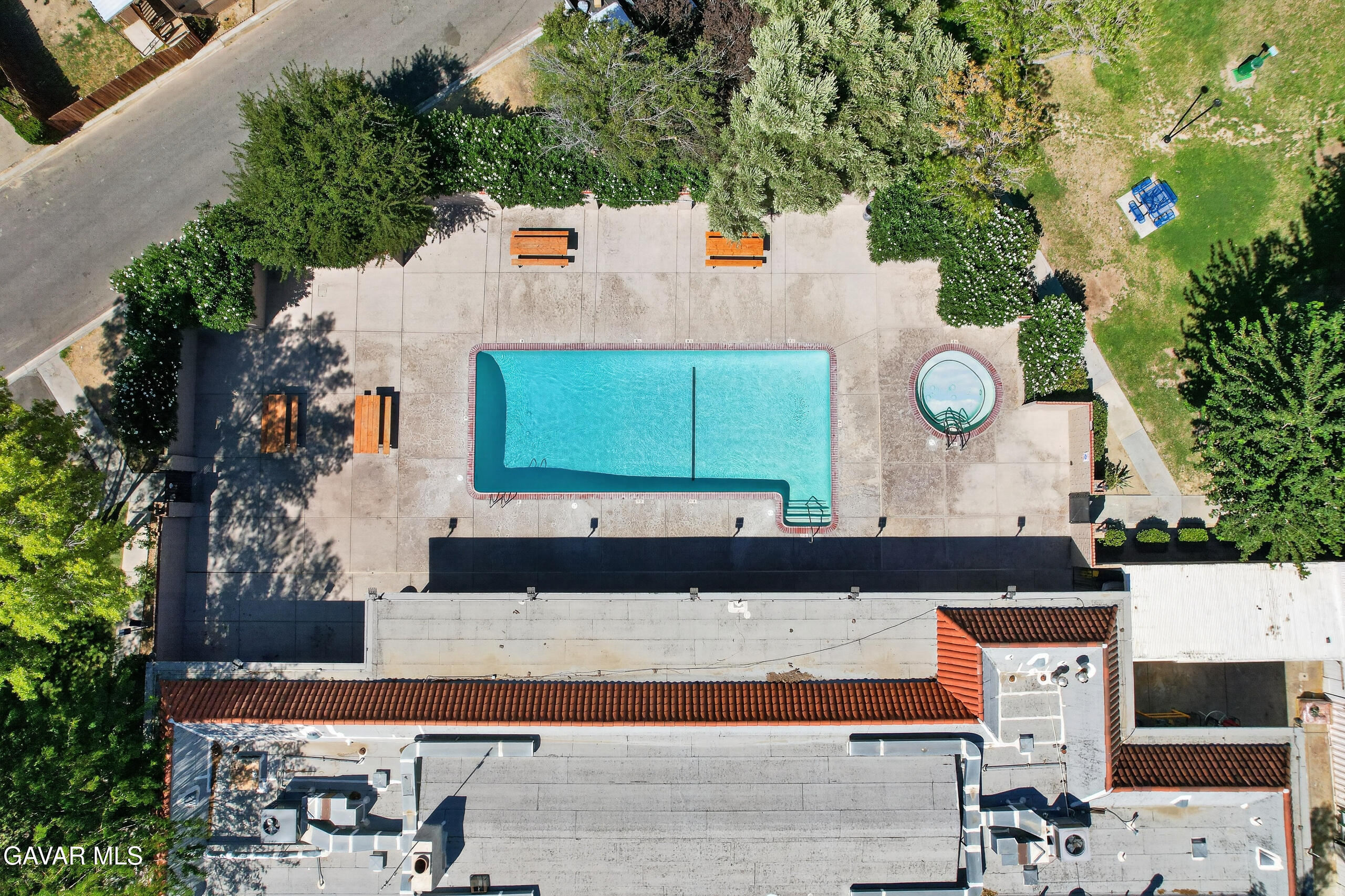 1301 E Ave I, 87