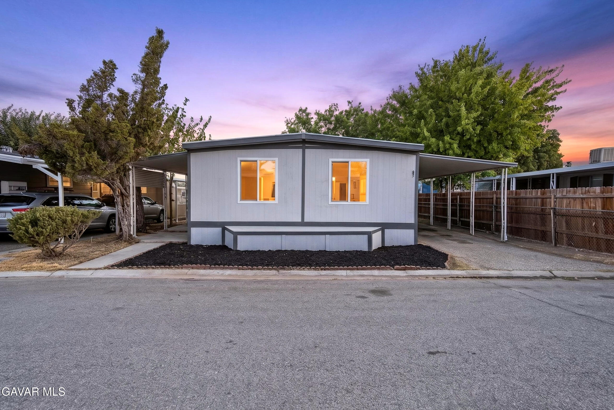 1301 E Ave I, 87