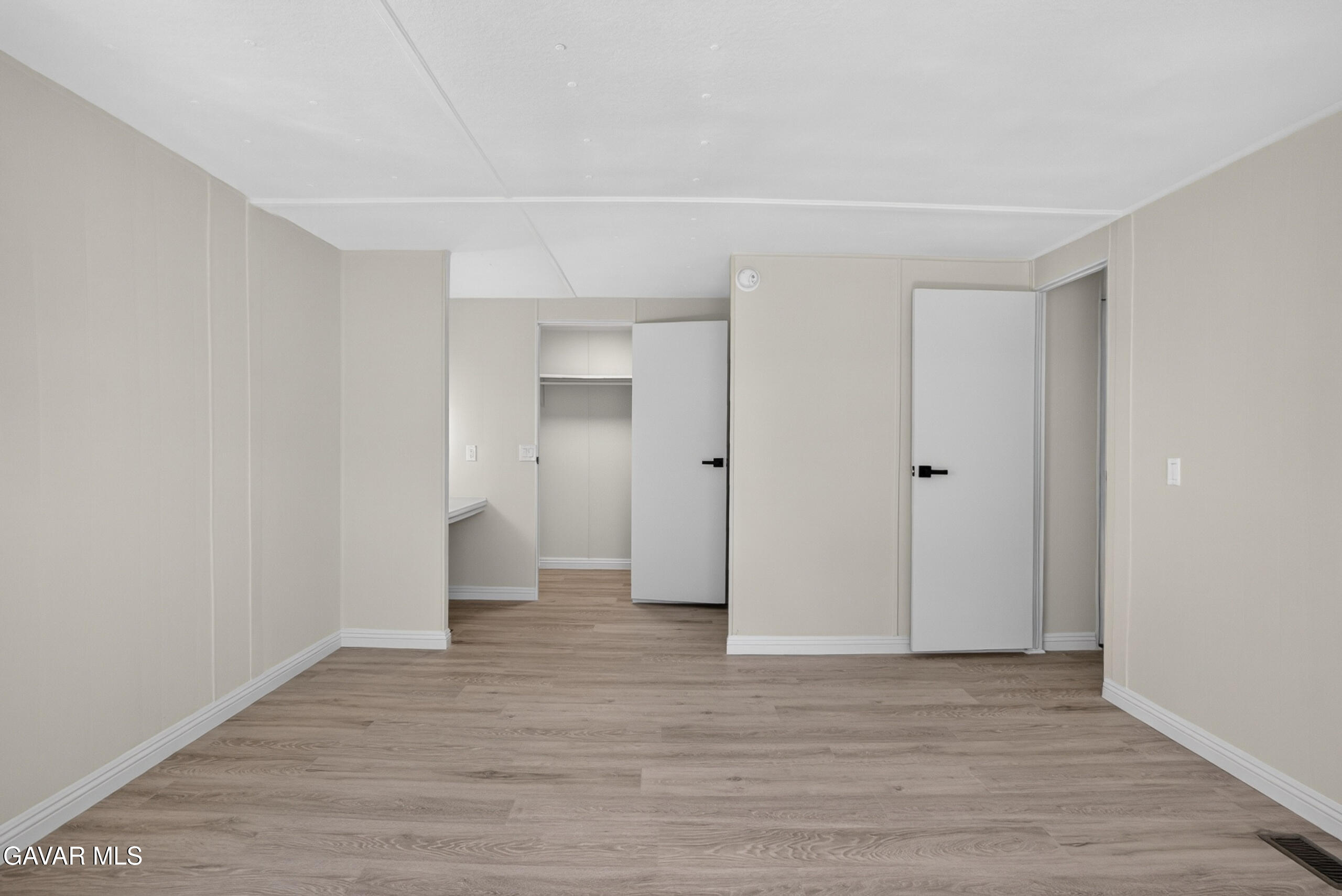 1301 E Ave I, 87