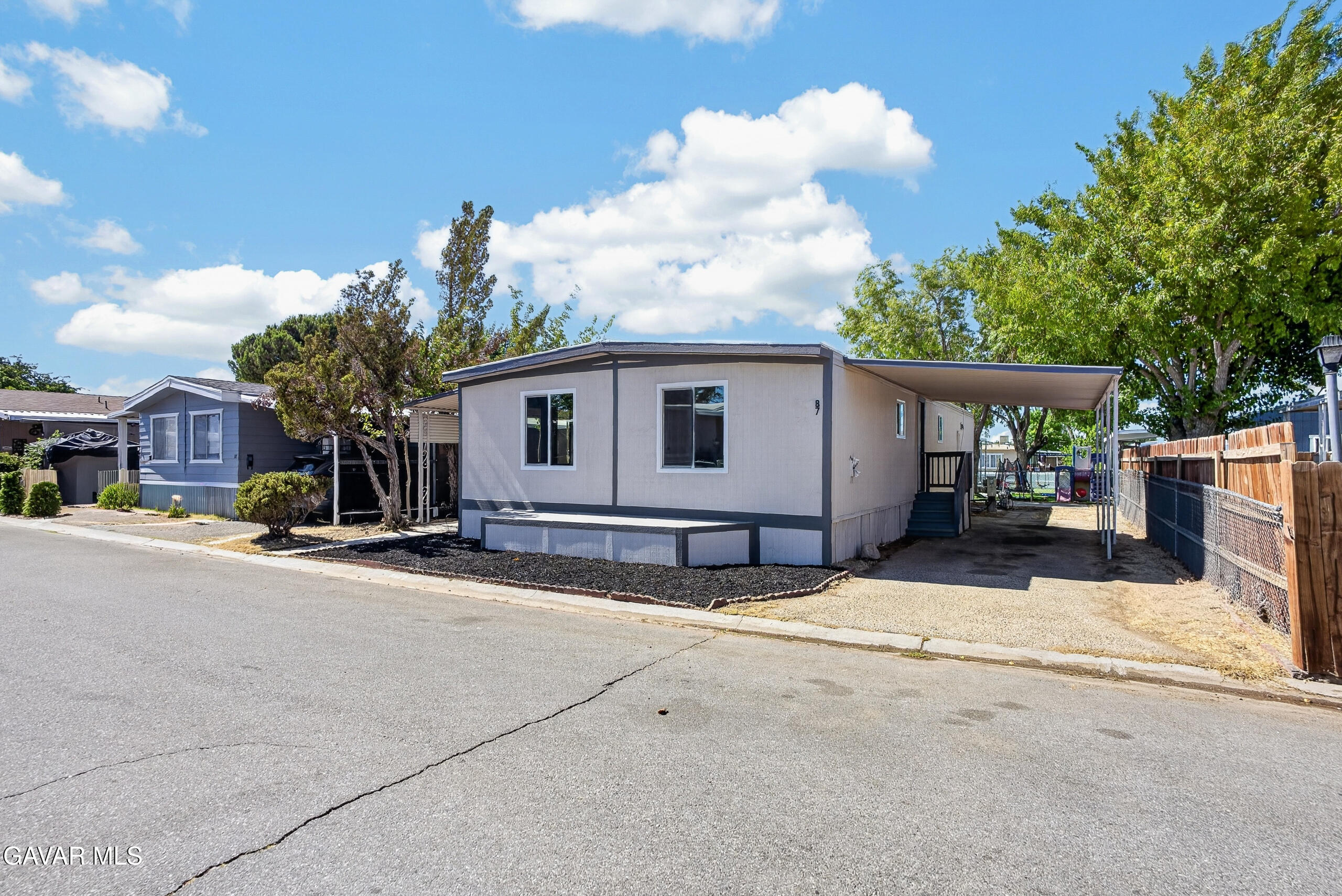 1301 E Ave I, 87