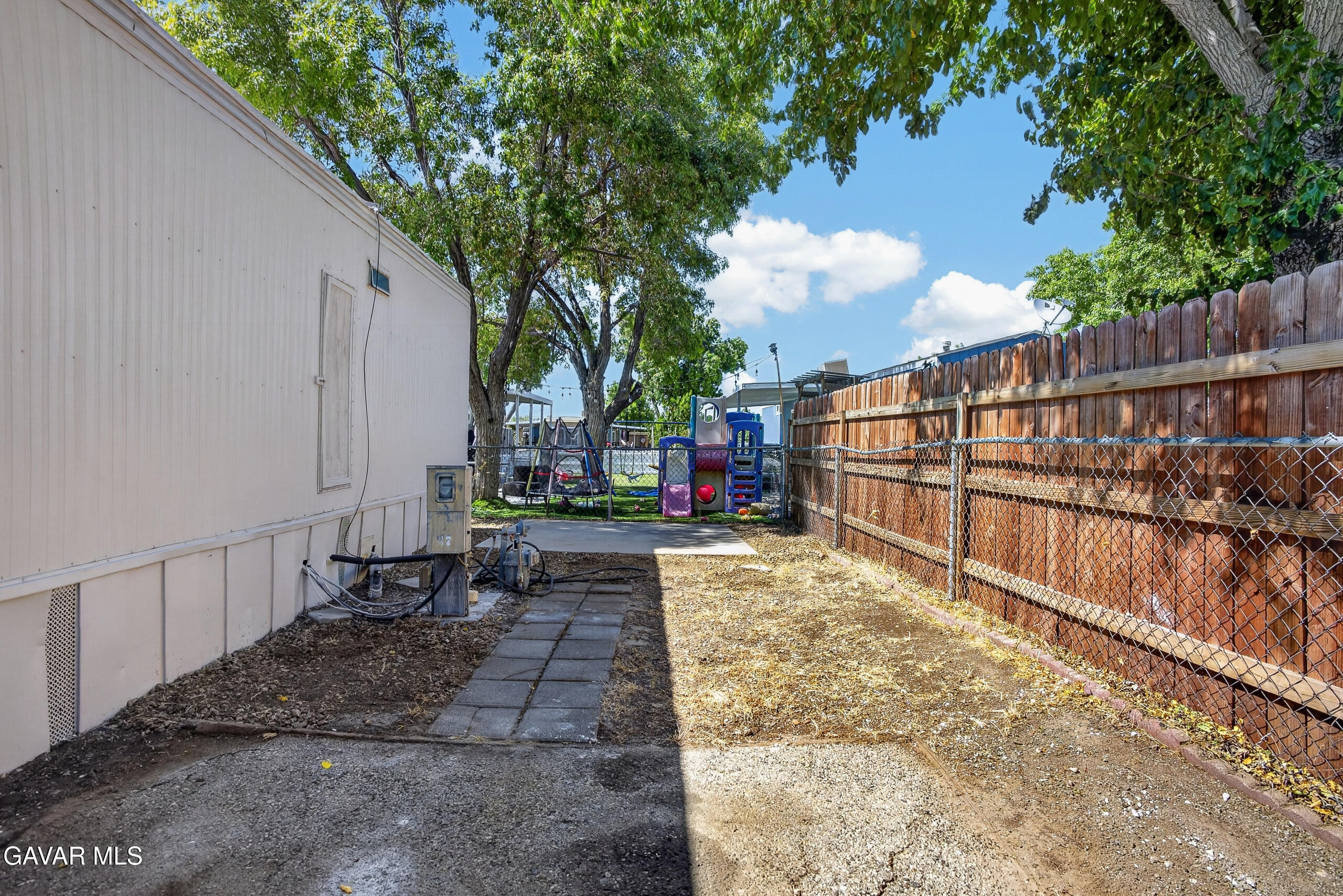 1301 E Ave I, 87