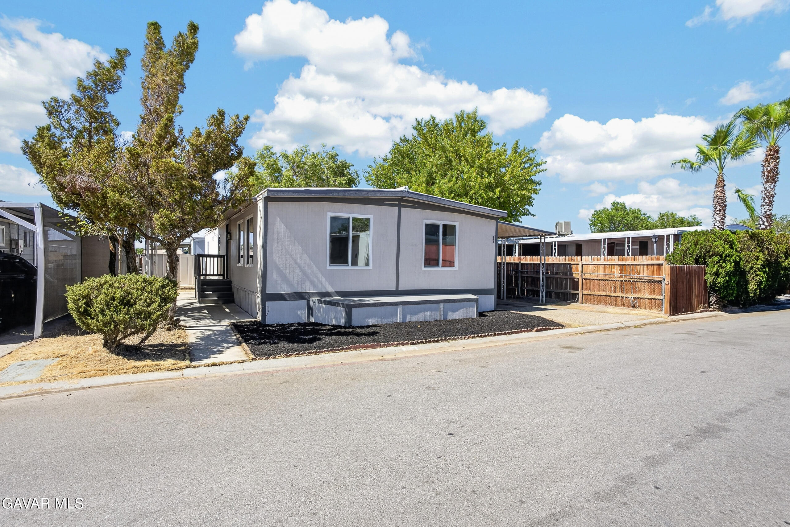 1301 E Ave I, 87