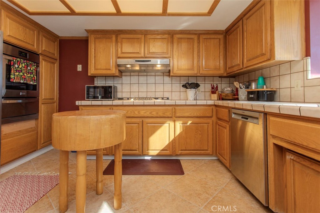 830 Sierra Vista Drive