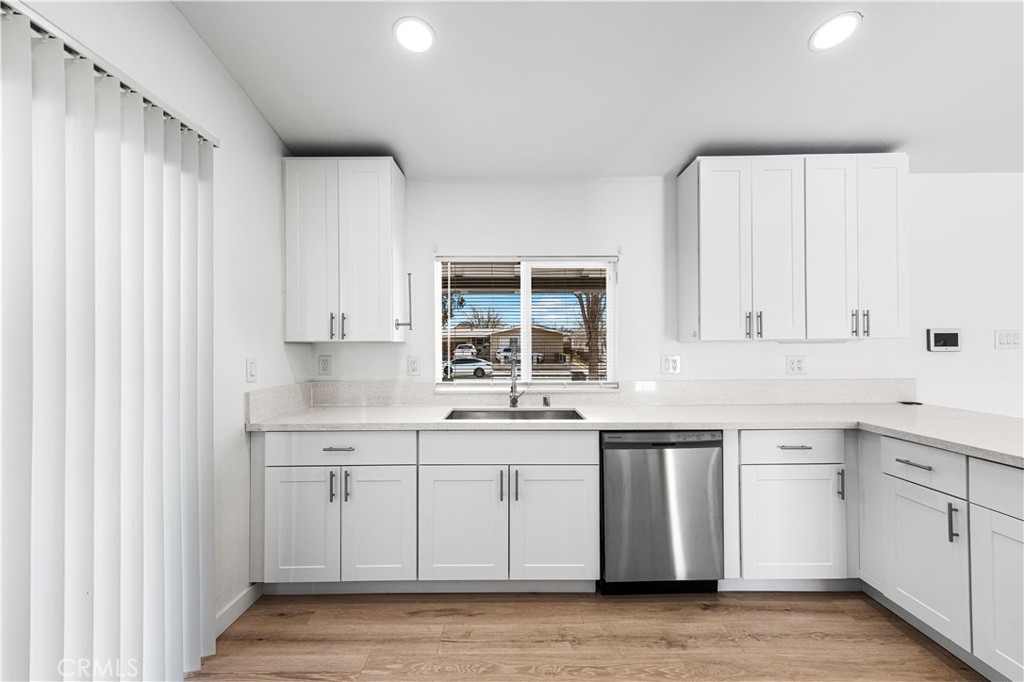 815 W Holguin Street