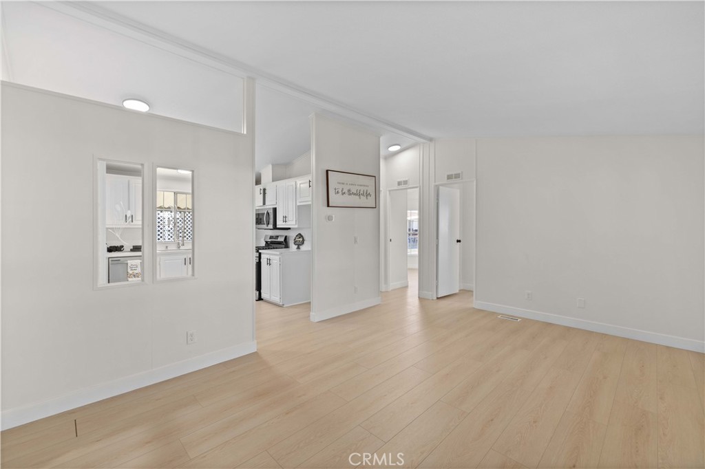 45111 25th E 52