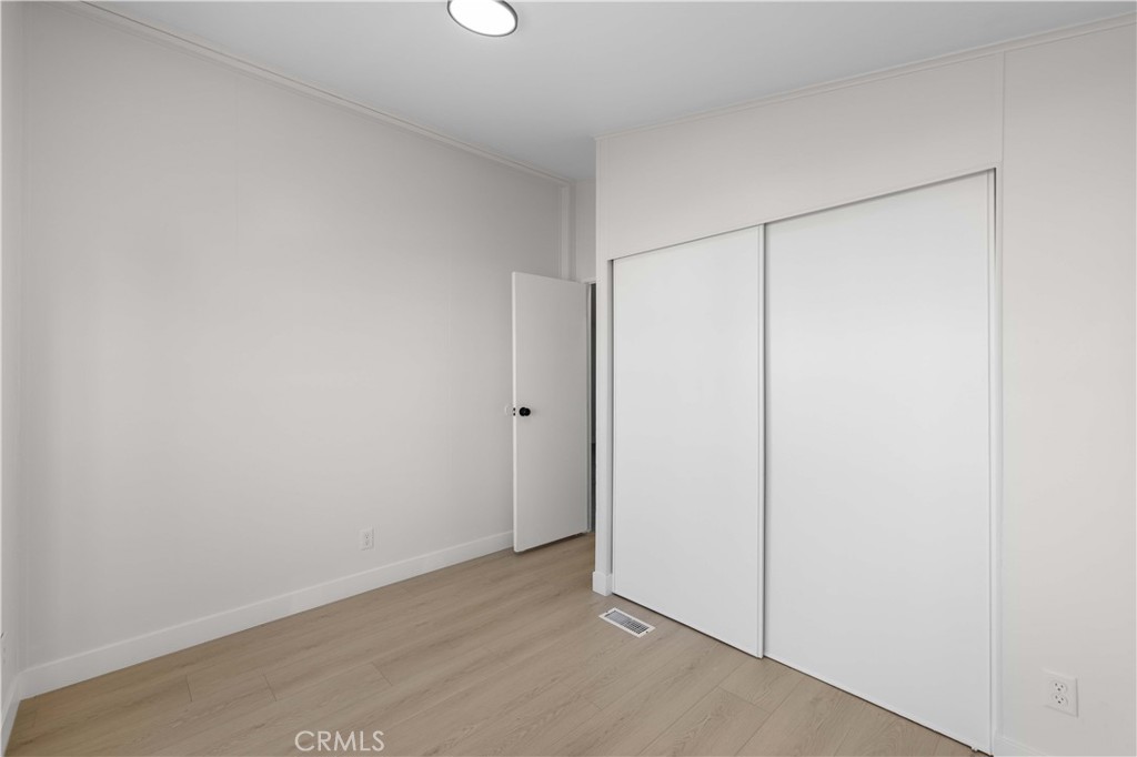 45111 25th E 52
