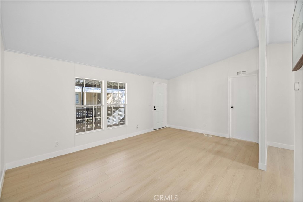 45111 25th E 52