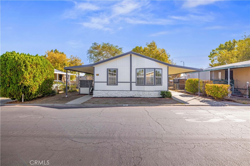 45111 25th E 52