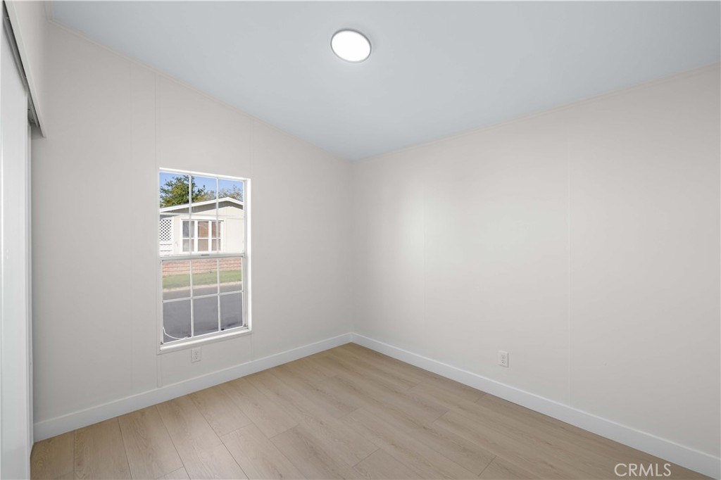 45111 25th E 52