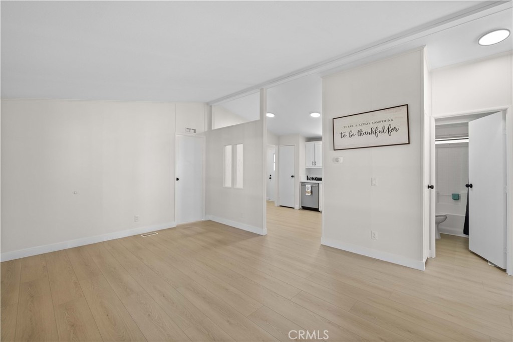 45111 25th E 52