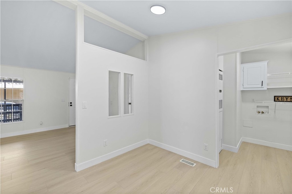 45111 25th E 52