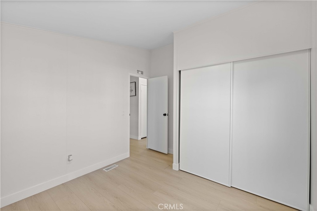 45111 25th E 52