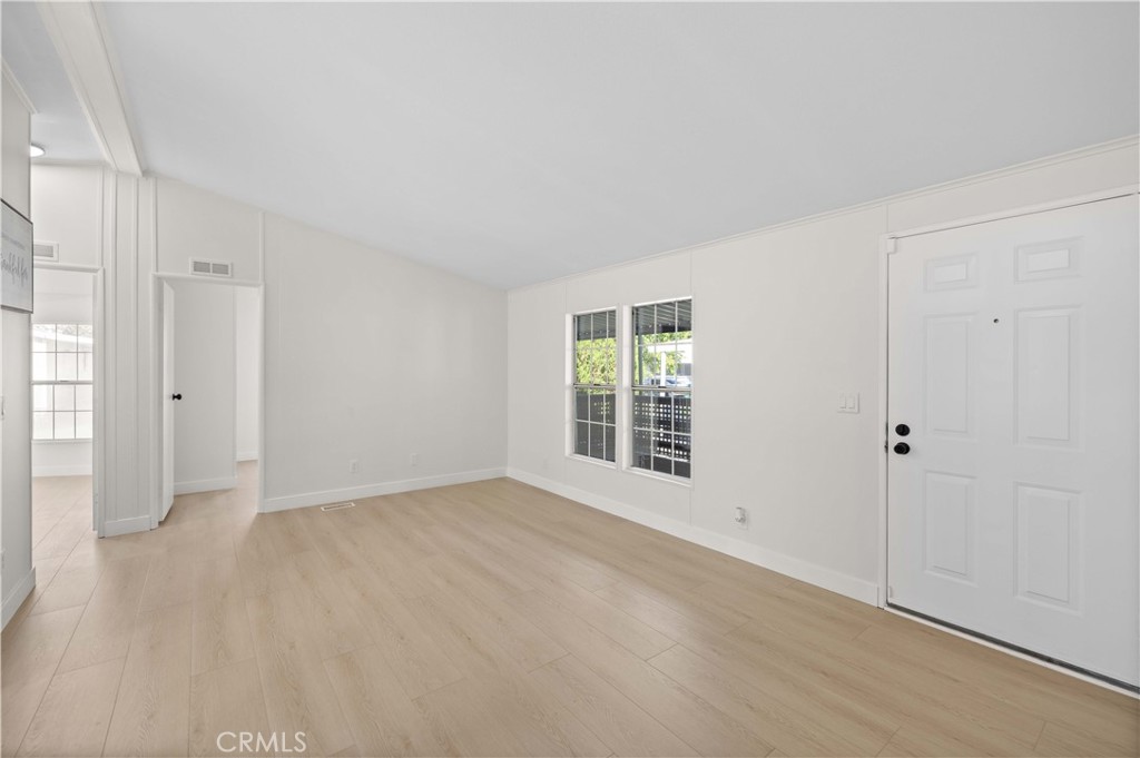 45111 25th E 52
