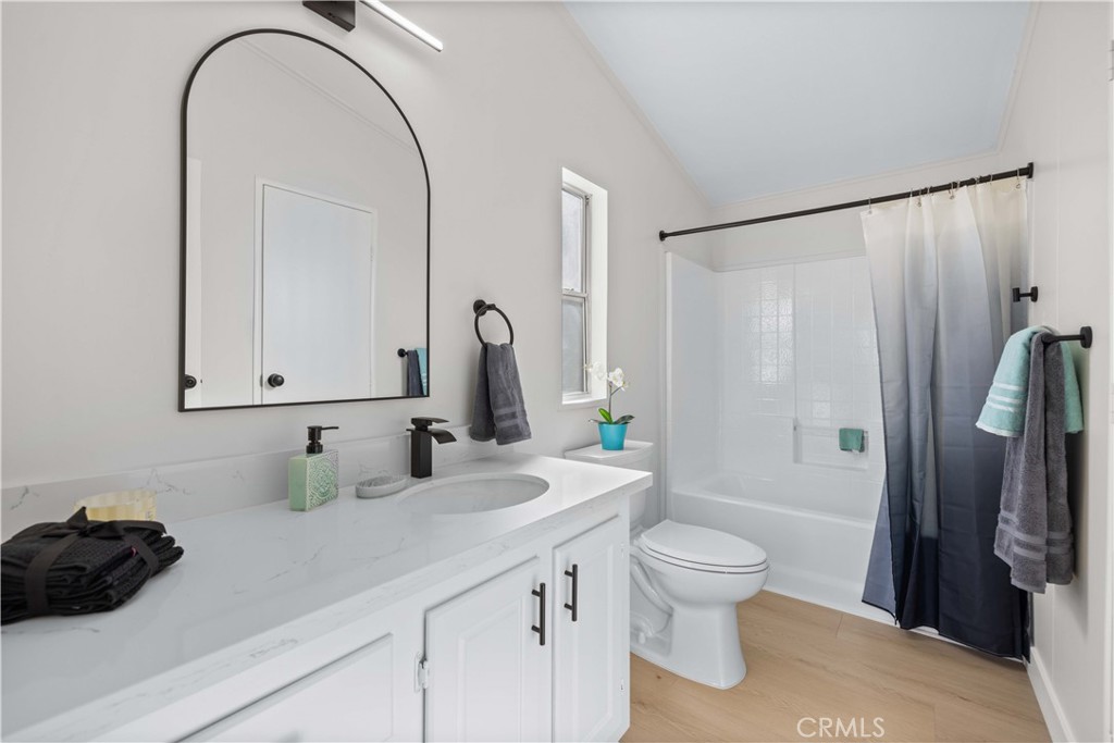 45111 25th E 52
