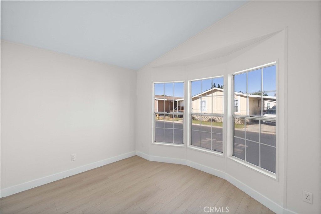 45111 25th E 52