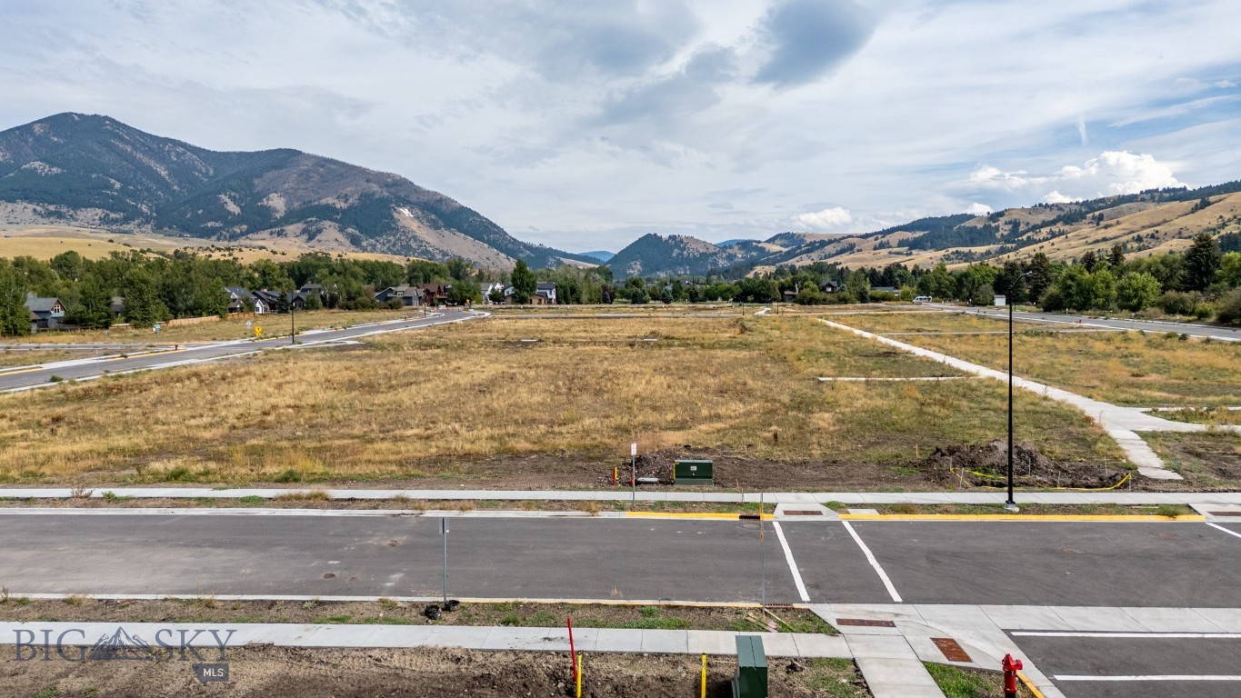 TBD Canyon Gate/Lucy Lane Boulevard