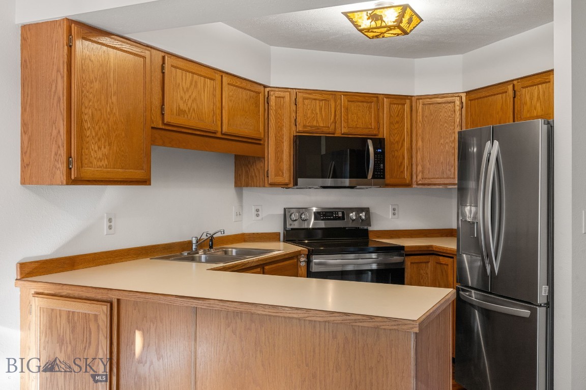 1725 W Koch Street 6