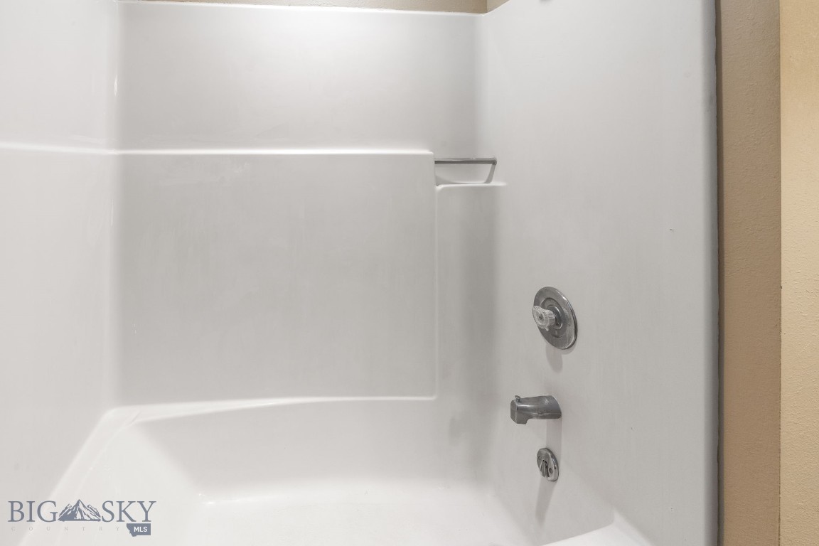 1725 W Koch Street 6