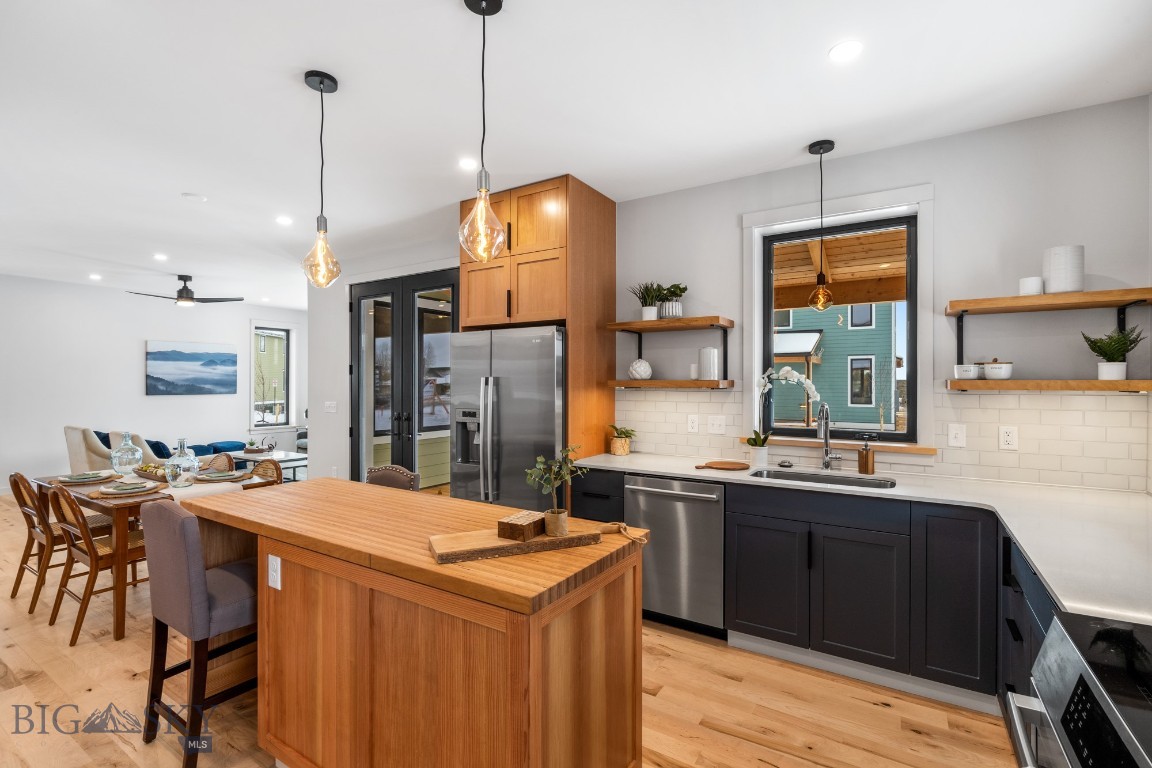2402 Blue Silos Way