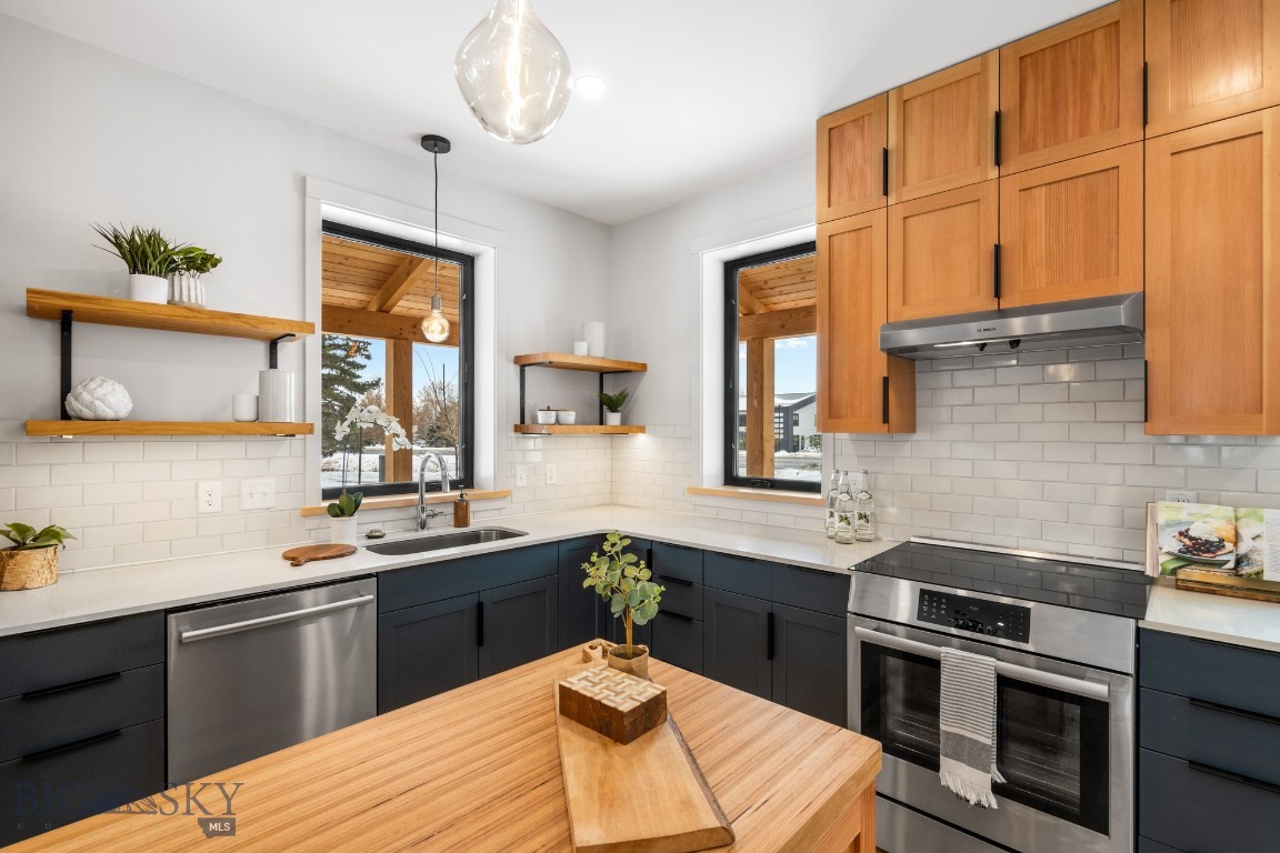 2402 Blue Silos Way