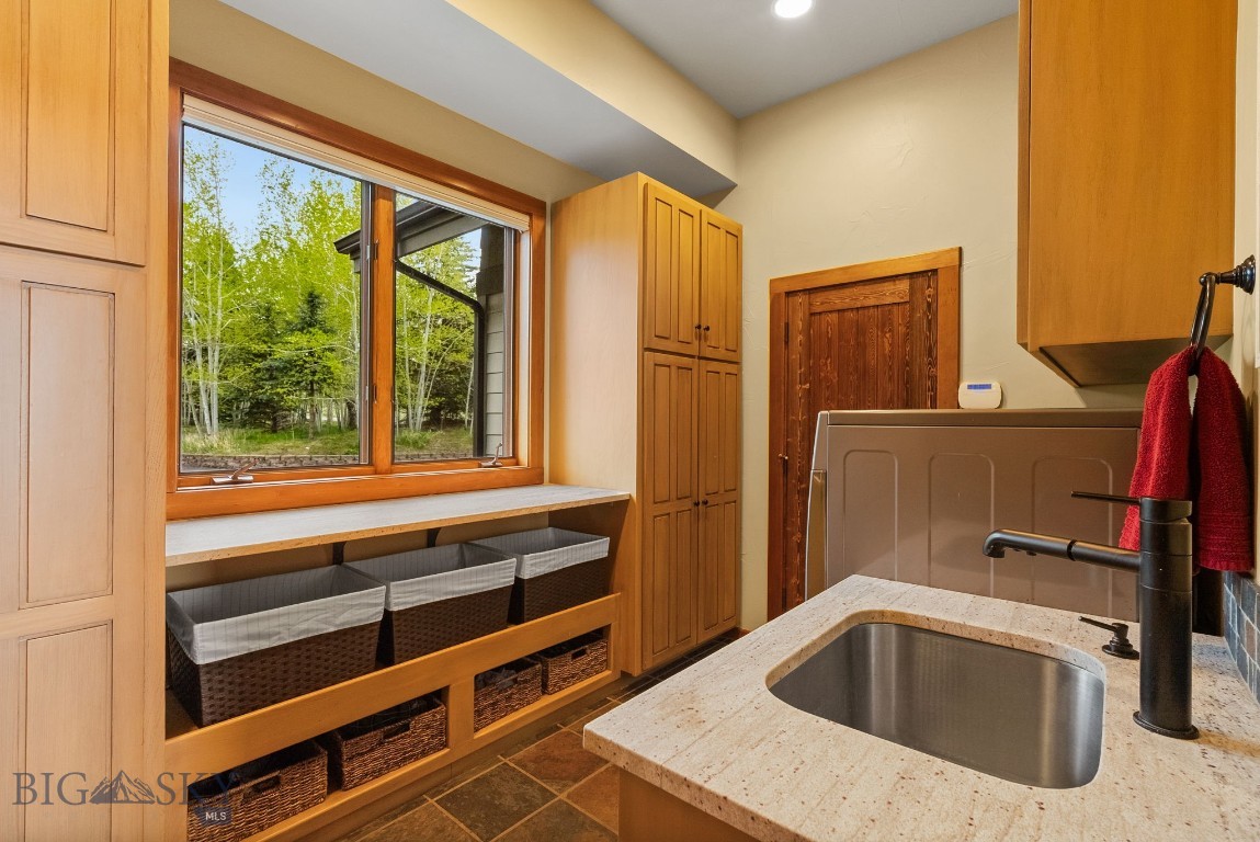 334 Sky Crest Drive