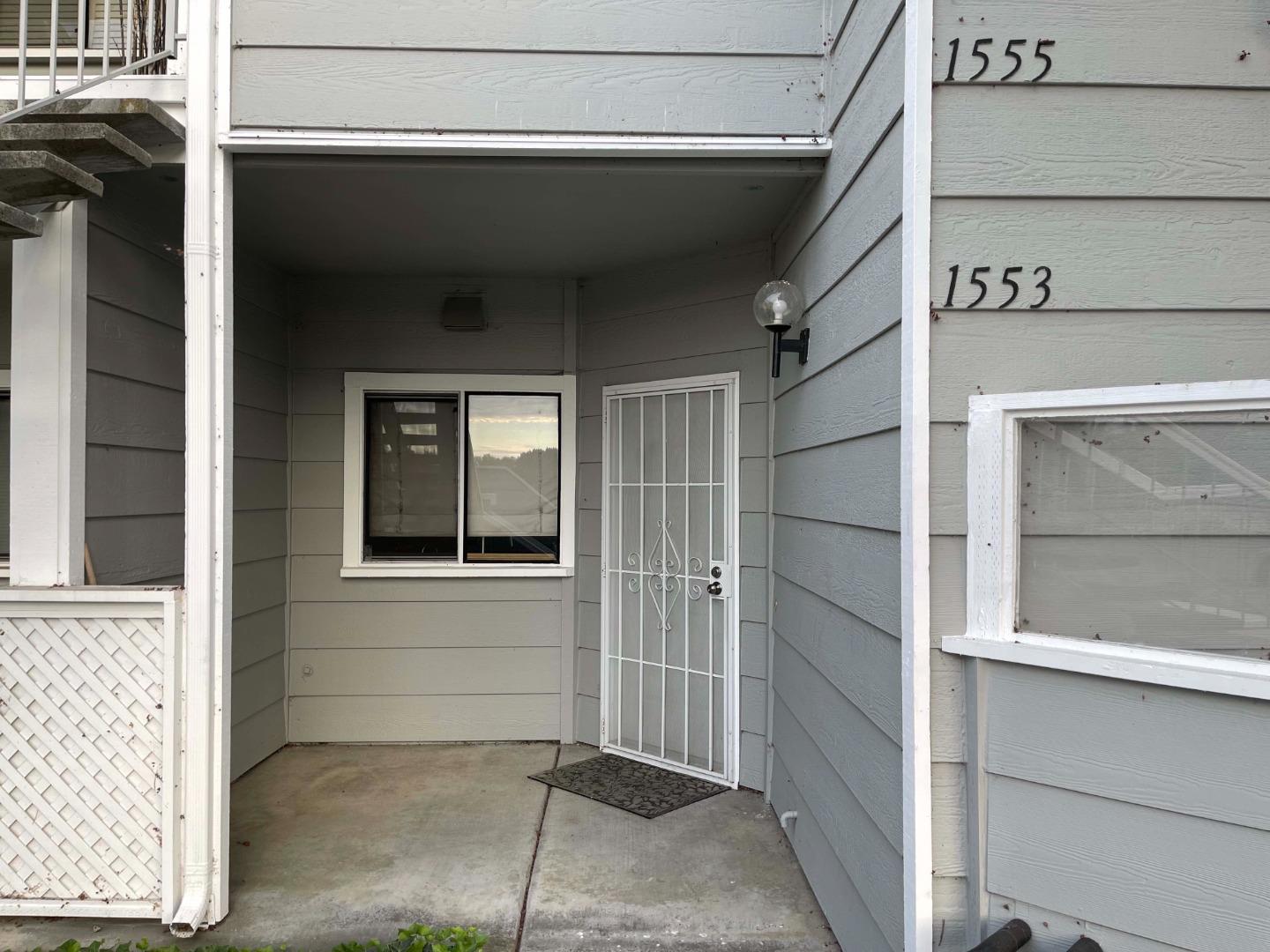 1553 Thornbriar DR
