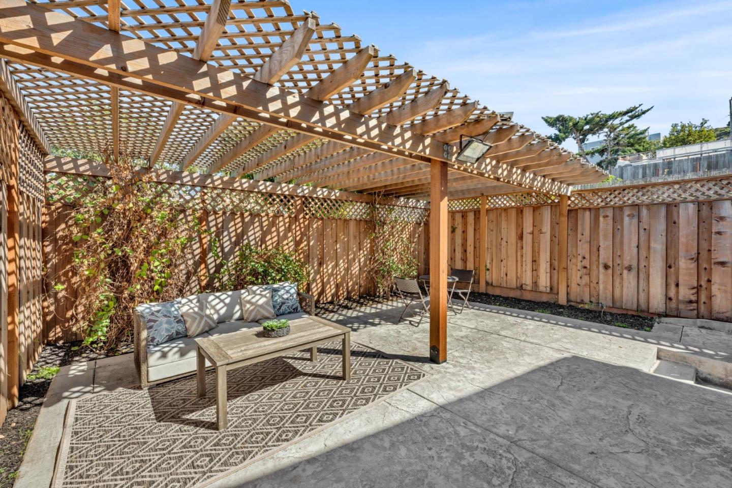 361 Accacia ST