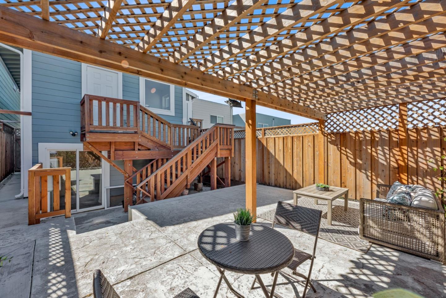 361 Accacia ST