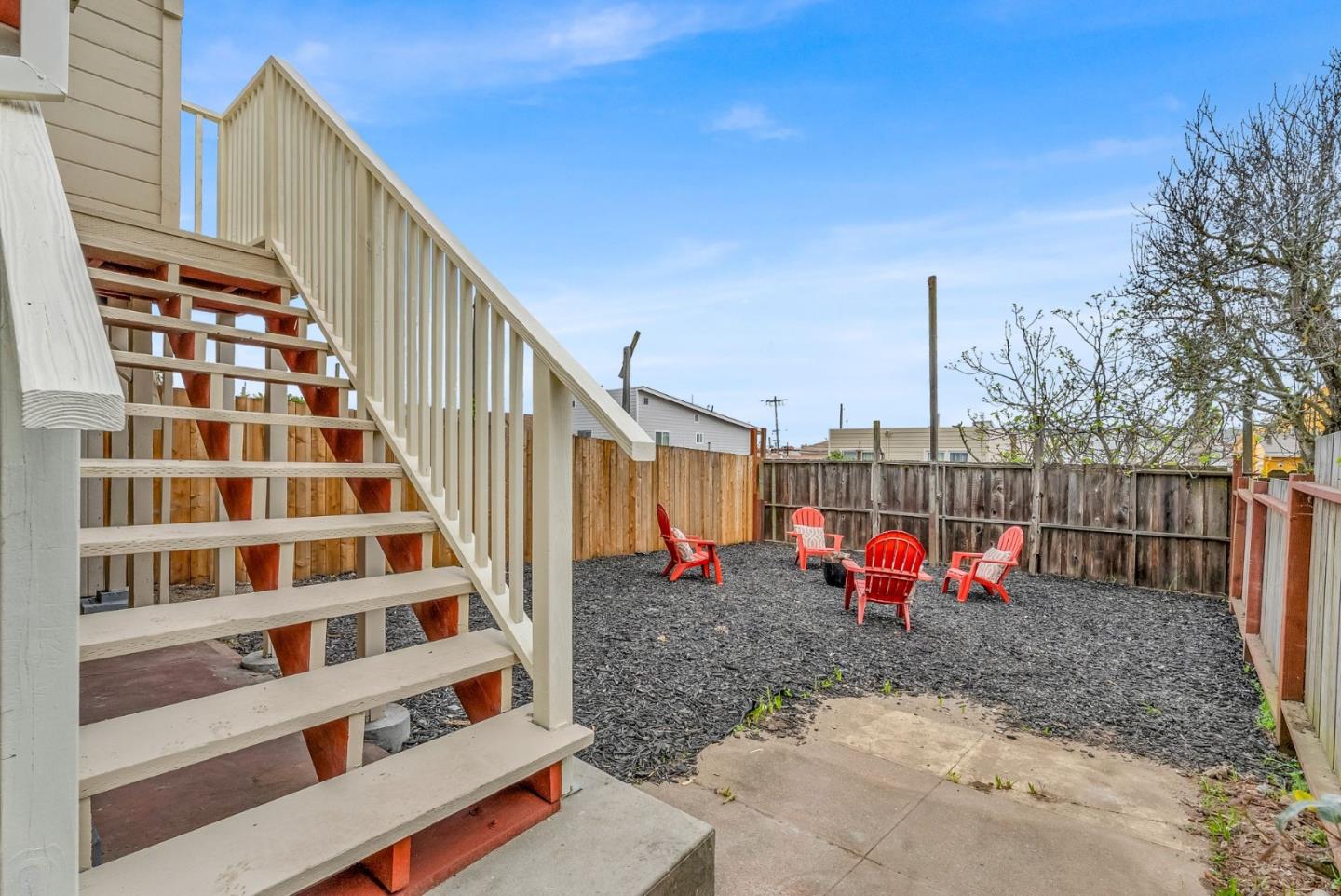1122 Hollister AVE