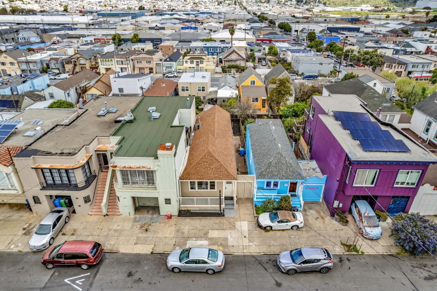 1122 Hollister AVE