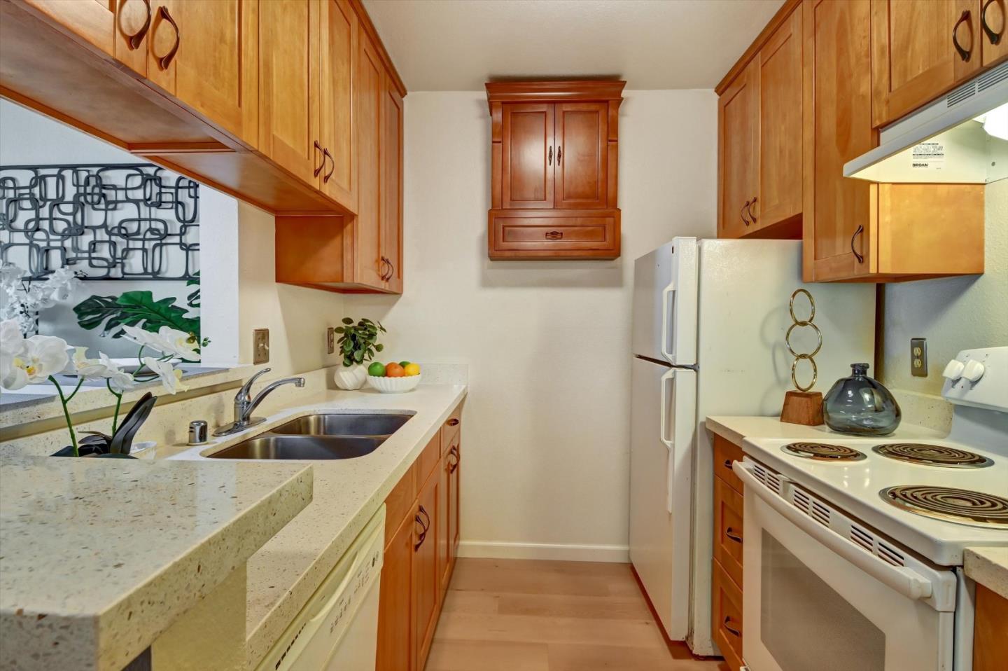373 Half Moon Lane 306